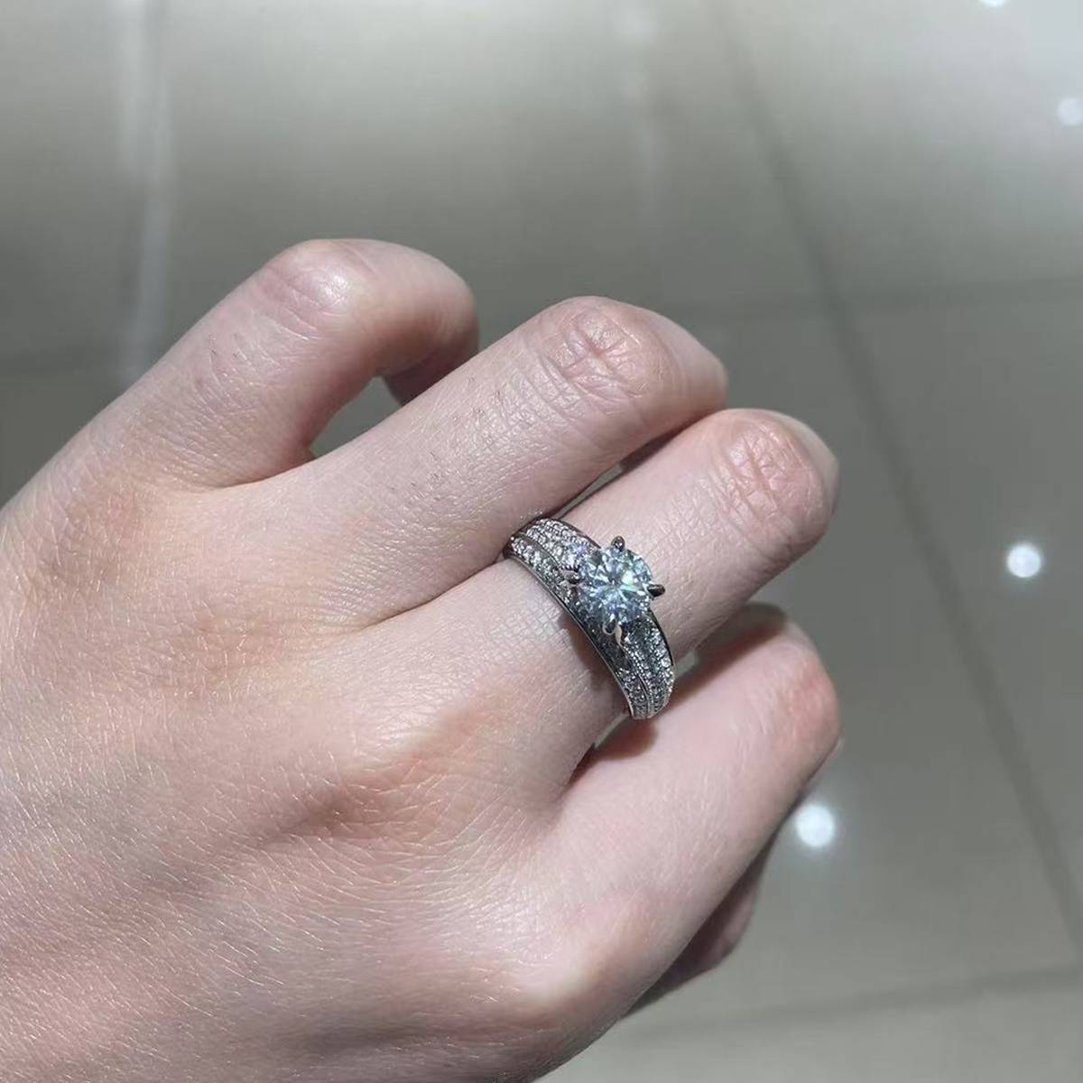 轻奢满钻女戒S925银镀白金定制选款主石莫桑钻1.0ct/副石高碳钻